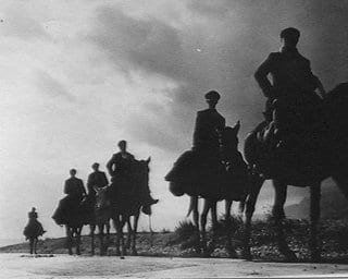 caporalato: uomini a cavallo durante l'occupare le Terre di Corleone.