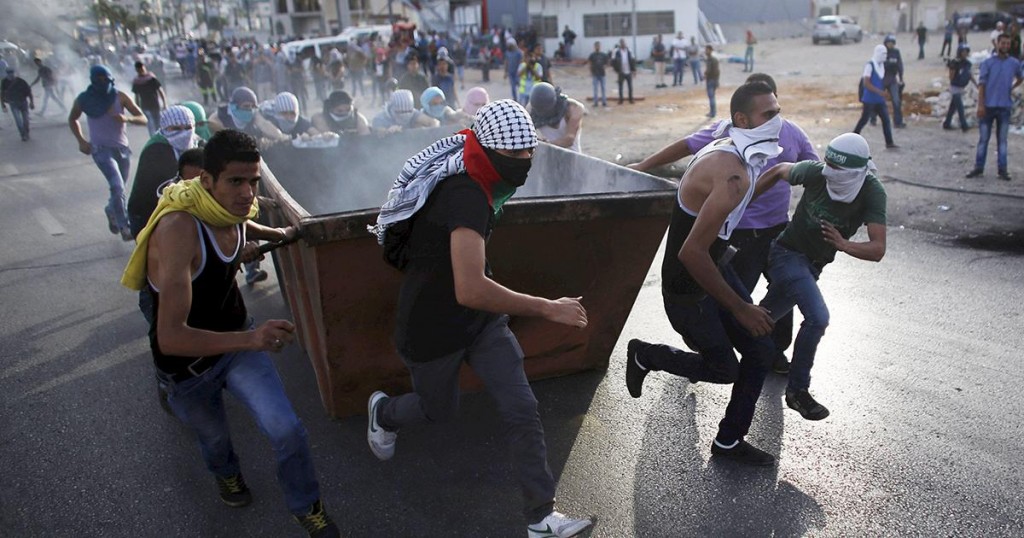 Scene dalla nuova intifada. Da http://it.euronews.com/2015/10/13/la-nuova-intifada-non-ha-un-leader/