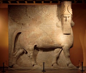 Lamassù assiro, un mostro alato, di guardia simbolica contro i cattivi spiriti (http://www.geometriefluide.com/pagina.asp?cat=assiri&prod=lamassu-assiri)
