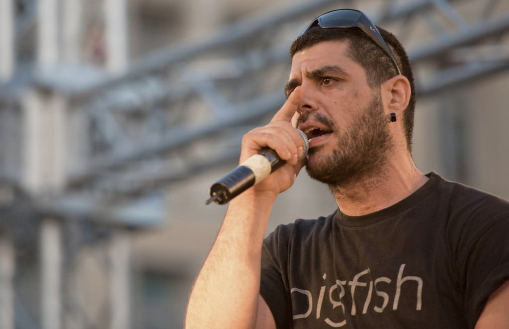 Il rapper antifascista greco Pavlos Fyssas, assassinato da elementi di Alba Dorata. Da https://it.globalvoices.org/2013/09/grecia-musicista-antifascista-assassinato-da-un-neonazista-di-alba-dorata/