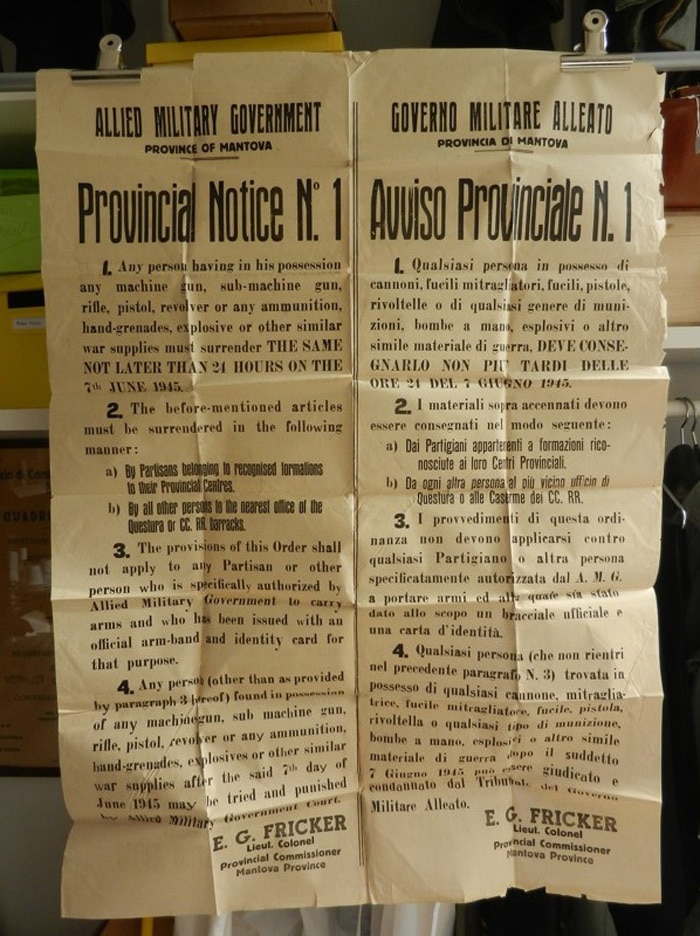 Un manifesto affisso in provincia di Mantova nel 1945 dall’Allied Military Government (da http://www.mymilitaria-eshop.com/prestashop/militaria/3149-1945-governo-militare-alleato-allied-military-government.html)