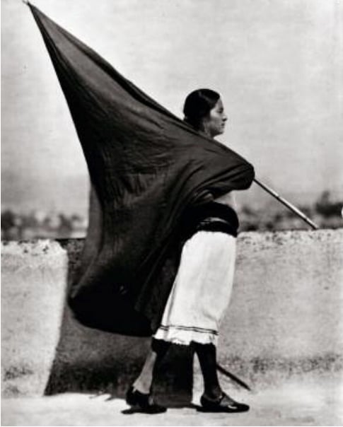 Donna con bandiera, Messico 1928-1