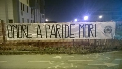 Una manifestazione dei neofascisti a Parma a sostegno dell’ufficiale Paride Mori (da http://www.parmaquotidiano.info/2015/03/20/provocazione-di-casa-pound-striscione-per-paride-mori-in-via-tito/)