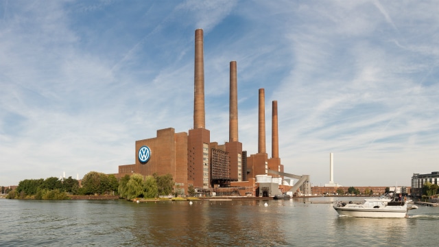 La fabbrica di Wolfsburg (da http://www.rai.tv/dl/RaiTV/programmi/media/ContentItem-e7b62f34-5e30-40c1-bcf7-5e47ad74d495.html)