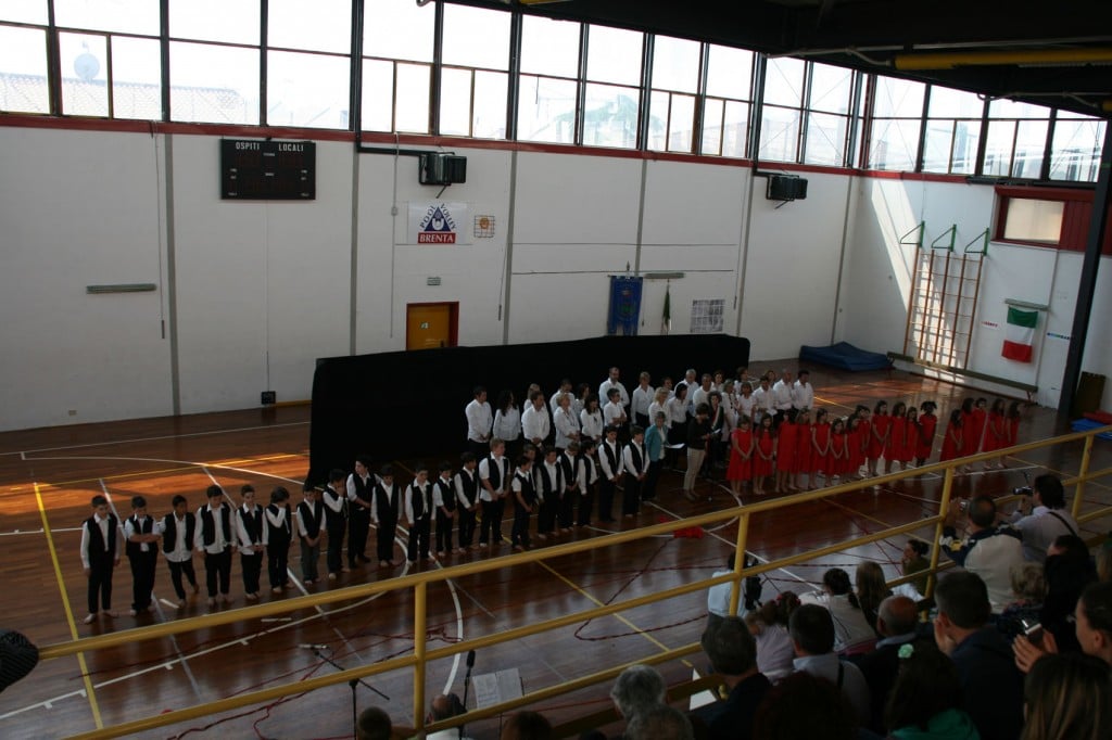 Lo spettacolo dell'anno scolastico 2010-11 dal titolo "Croce sulla schiena"