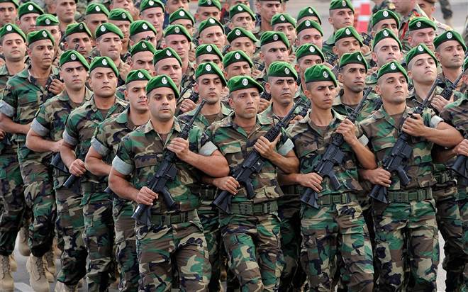 Militari sauditi (da http://www.smartweek.it/eserciti-forti-medio-oriente/saudi-arabia-army/#)