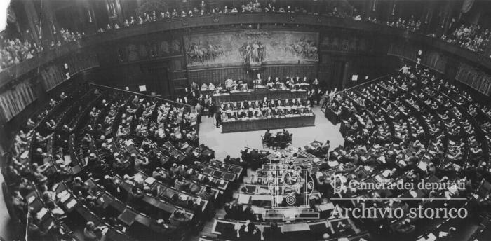 La prima riunione dell'Assemblea Costituente fu il 25 giugno del 1946