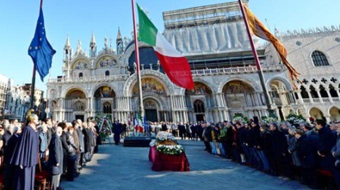 VENEZIA-l_addio_a_valeria_solesinin_migliaia_ai_funerali