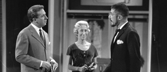 Mike Bongiorno con il concorrente Gianluigi Marianini e la valletta Maria Giovannini nella trasmissione di “Lascia o raddoppia?” del 28 marzo 1956