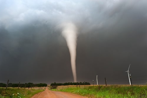 Un tornado in Texas (da http://epmgaa.media.lionheartdms.com/img/photos/2015/04/27/north_Texas_Tornado.jpg)