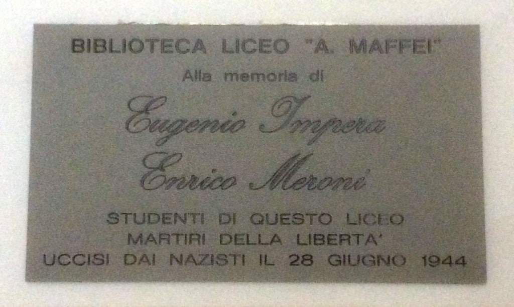 Biblioteca del liceo Maffei: targa ai caduti Eugenio Impera e Enrico Meroni