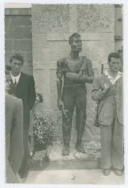 Foto d’epoca. Montebelluna, Cimitero monumentale. Statua e monumento funerario a 10 Caduti