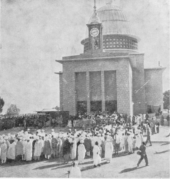 In una foto d’epoca, la chiesa e il convento di Debra Libanos, dove furono massacrati i religiosi etiopi (da http://www.neldeliriononeromaisola.it/2016/02/191311/)