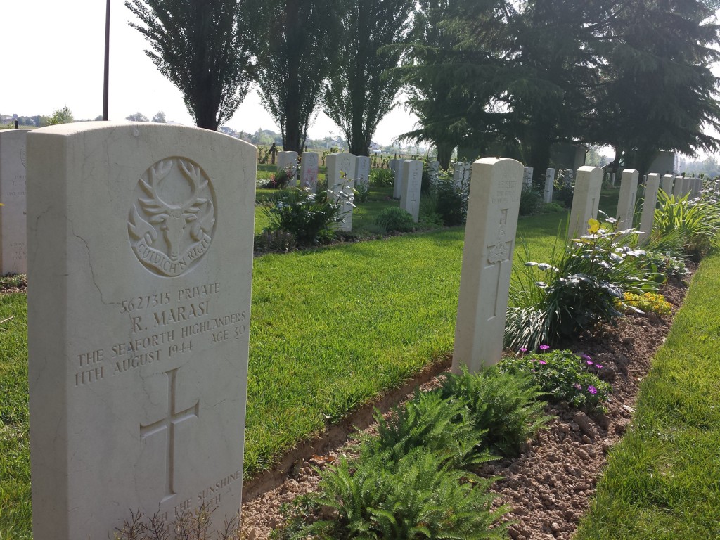 L'interno del cimitero