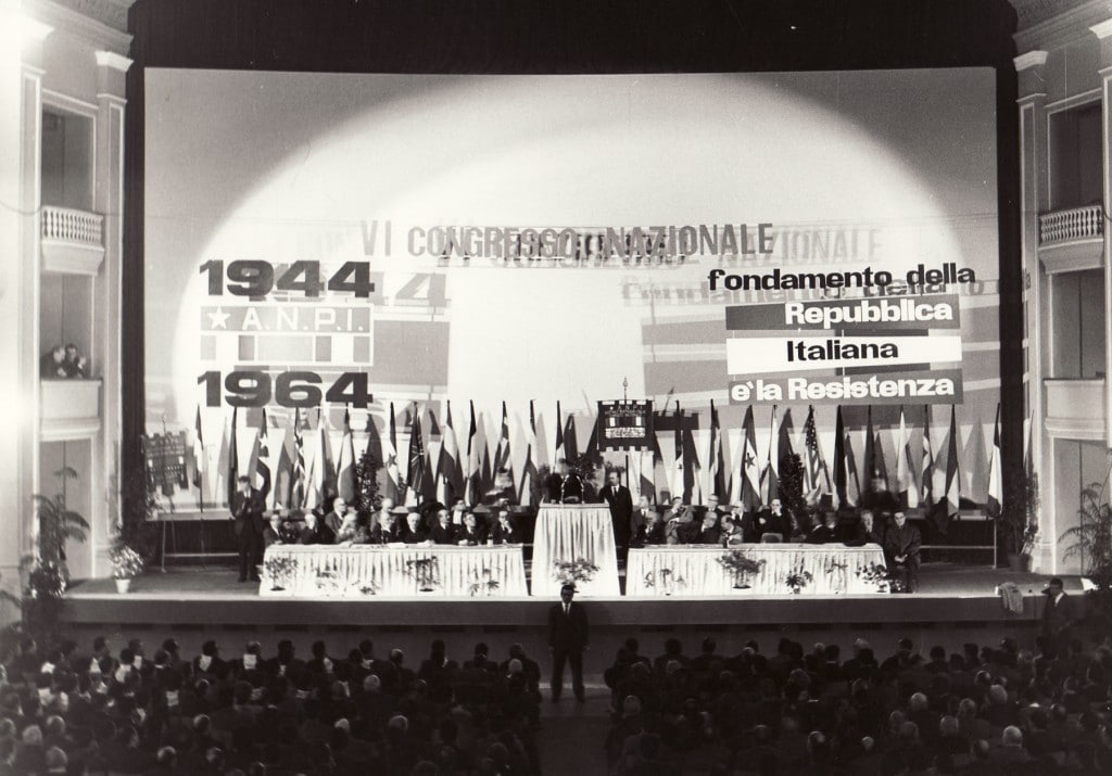 Il Palazzo dei Congressi dell'Eur, a Roma, vede, nel 1964, i lavori del 6° Congresso