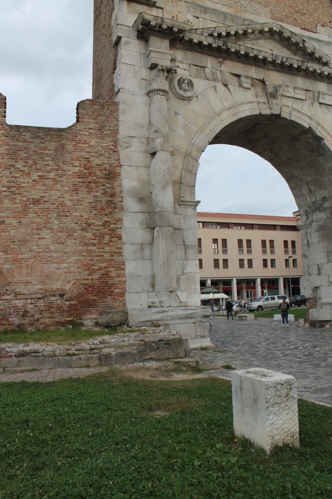 Piazzale Arco d’Augusto – Cippo Silvio Cenci