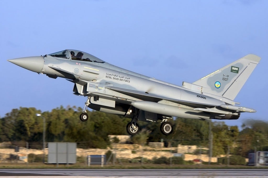 Un Eurofighter Typhoon in dotazione all’aeronautica dell’Arabia Saudita (https://upload.wikimedia.org/wikipedia/commons/9/9e/Saudi_Arabia_-_Eurofighter_EF-2000_Typhoon.jpg)