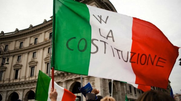 Da http://www.comunisti-italiani.it/wp-content/uploads/2015/04/costituzione.jpg