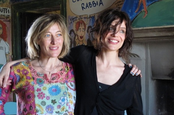 Micaela Ramazzotti e Valeria Bruni Tedeschi (da http://cinema-tv.guidone.it/wp-content/uploads/2016/05/LA-PAZZA-GIOIA-Valeria-Bruni-Tedeschi-Micaela-Ramazzotti-2015.jpg)
