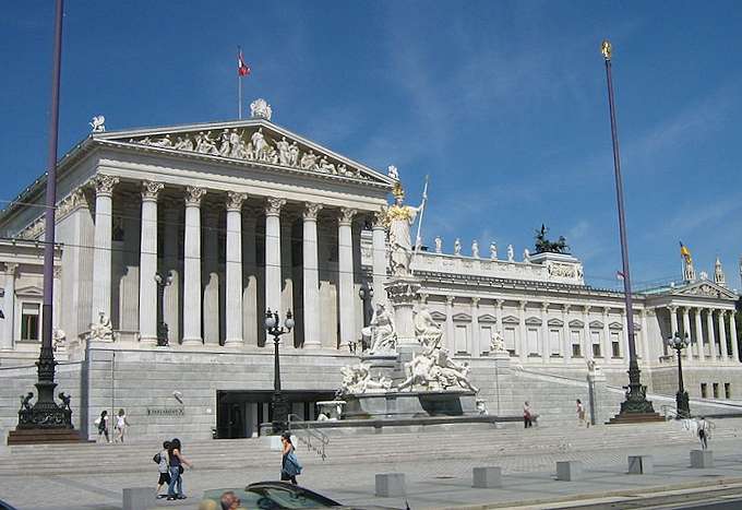 Vienna - Il palazzo del parlamento austriaco, situato sulla Ringstraße