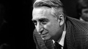 Il linguista e semiologo francese Roland Barthes (da http://www.hf.uio.no/ifikk/forskning/aktuelt/arrangementer/gjesteforelesninger-seminarer/faste-seminarer/estetisk-seminar/pho6ab6264c-ac7f-11e4-b6aa-f0afc251b6e8-805x453.jpg)