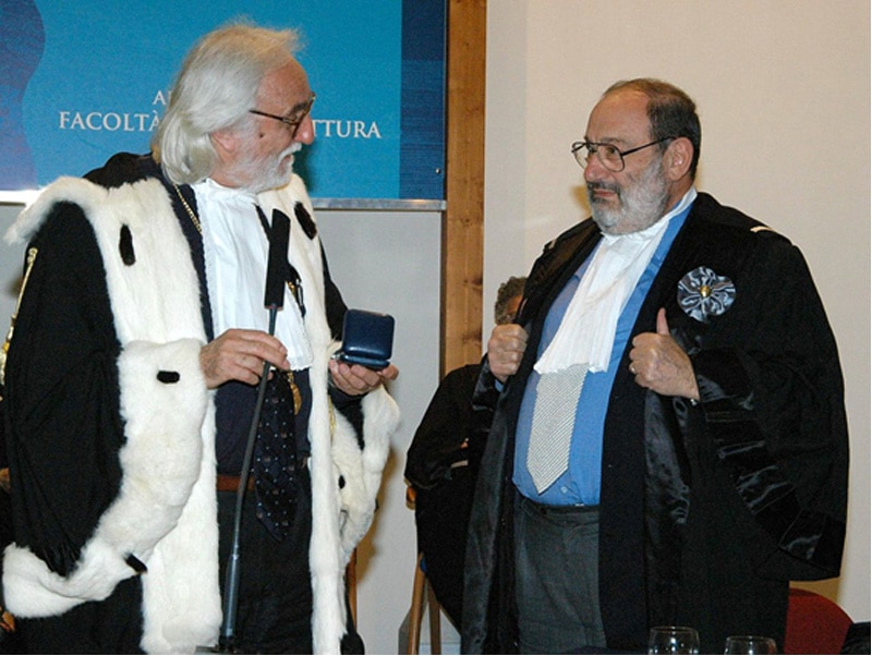 Alessandro Bianchi, rettore dell'Università di Reggio Calabria, durante la consegna della laurea honoris causa ad Umberto Eco (da https://it.wikipedia.org/wiki/Alessandro_Bianchi_(urbanista)#/media/File:Umberto_Eco_03.jpg)