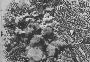 Il bombardamento di San Lorenzo a Roma (da https://upload.wikimedia.org/wikipedia/it/7/76/Bombardamento_di_Roma.gif)