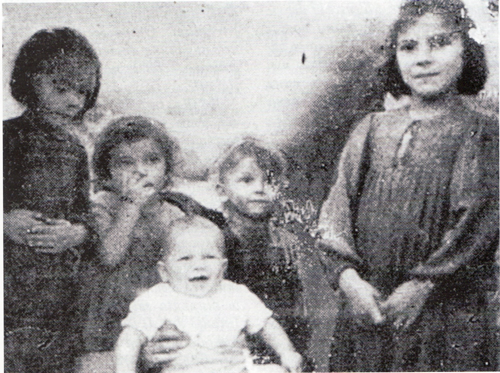Le figlie di Aldo Gamberini: Rosina (1938), Maria Luisa (1940), Vilma (1942), Imelde (1935) e la piccolissima pronipote Idalba (1943).