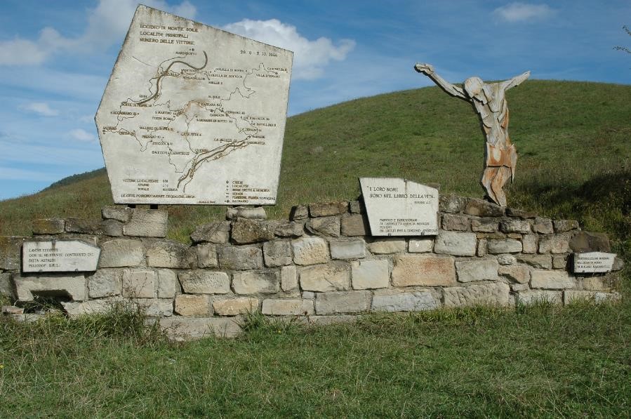 Monte Sole (Marzabotto). Il monumento che ricorda il percorso degli eccidi nazifascisti. Nelle sue vicinanze è stata costruita la Casa della Pace