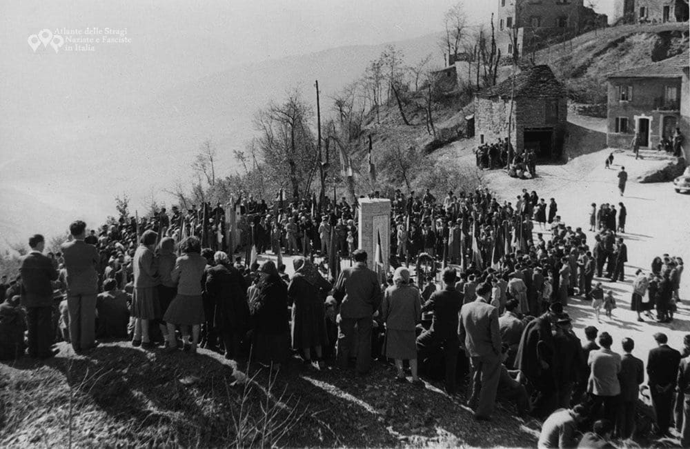 Monchio (Mo), commemorazione della Strage del marzo 1944 (da http://www.straginazifasciste.it/wp-content/uploads/2016/03/anniversario-monchio.jpg)