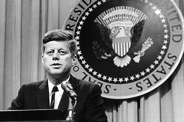 1961: John Fitzgerald Kennedy giura da Presidente degli Stati Uniti