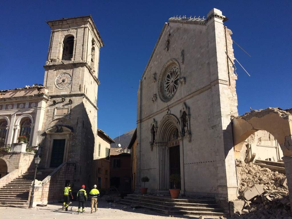 Terremoto, Crollata la cattedrale di Norcia