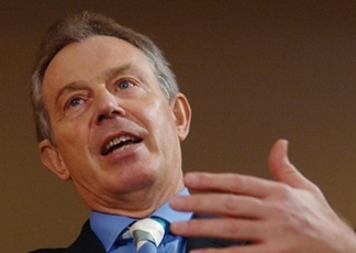 Tony Blair, oggi consulente finanziario della JP Morgan (da http://www.ilsole24ore.com/art/SoleOnLine4/ARCH_Immagini/Arch_Personaggi%20Esteri/B/blair-tony-364--324x230.jpg?uuid=fac697fc-bf70-11dc-92dc-00000e25108c)