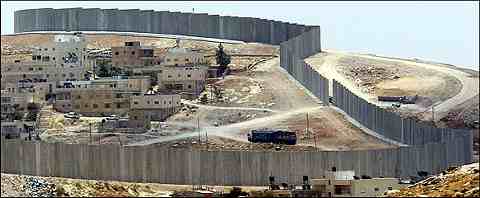 Il muro in Palestina (da http://www.sitocomunista.it/Internazionale/mediooriente/storiapalestina_file/wall-o.jpg)