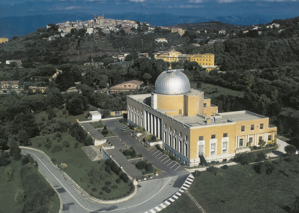 L’osservatorio di Monte Porzio Catone (da http://www.visitlazio.com/documents/563196/753816/Foto+Osservatorio.jpg/c6198c17-e5a2-46c1-95fd-ddcee342e9c9?t=1418988629123)