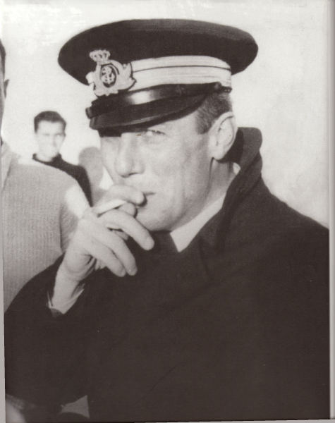 Junio Valerio Borghese, comandante della X Mas e autore di un abortito colpo di stato in Italia nella notte fra il 7 e l'8 dicembre 1970 (https://upload.wikimedia.org/wikipedia/it/archive/b/bb/20120723212731!Junio_Valerio_Borghese_anni_40.jpg)