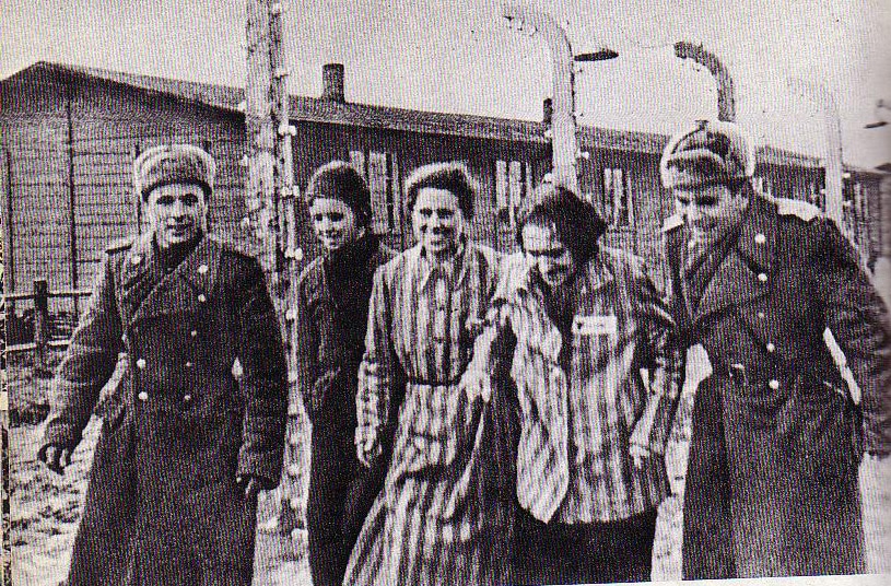 L’Armata Rossa libera i deportati di Auschwitz