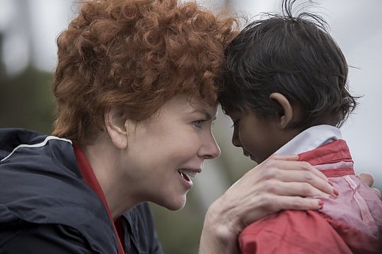 Nicole Kidman con Sunny Pawar