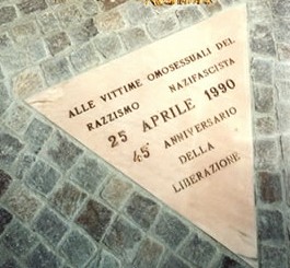 Il monumento di Bologna in memoria delle vittime omosessuali del nazifascismo