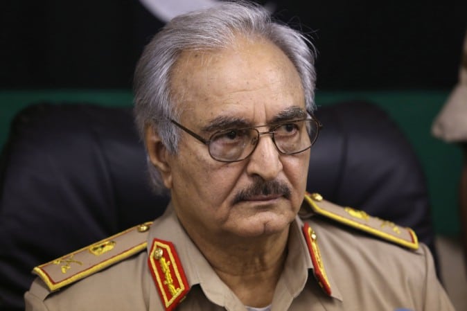 Il generale Haftar, capo delle milizie del governo di Tobruk