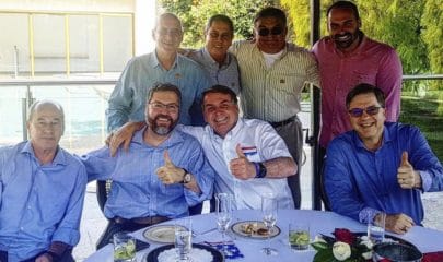 Bolsonaro abbraccia ambasciatore usa