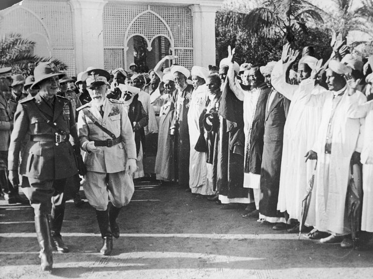 Emilio De Bono e Pietro Badoglio nella foto a Massaua, in Eritrea, porto strategico fondamentale per l’invasione dell’Etiopia